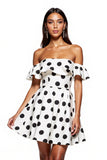 Robe de cocktail blanche à épaules dénudées noires à pois
