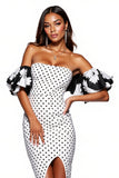 Robe de cocktail midi blanche à pois blancs avec fente