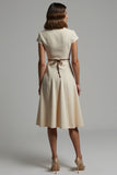 Robe de travail midi à revers crantés en satin abricot avec manches