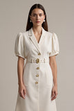 Robe de travail midi à revers crantés en satin ivoire avec ceinture