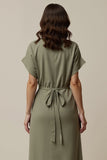 Robe de travail fourreau vert gris à revers crantés avec fente