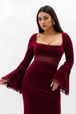Robe longue de soirée de vacances en velours fourreau bordeaux avec appliques