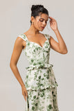Corset à volants floral vert Une longue robe de demoiselle d’honneur