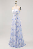 Bleu Floral Une ligne sans bretelles plissée longue robe de demoiselle d’honneur
