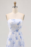 Bleu Floral Une ligne sans bretelles plissée longue robe de demoiselle d’honneur