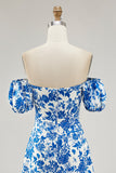 Robe d’invité de mariage bleue à imprimé floral avec fente