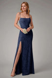 Robe de demoiselle d’honneur à bretelles spaghetti fourreau bleu poussiéreux avec fente