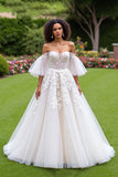 Corset à épaules dénudées Ivoire Une Robe De Mariée À Volants Lignes