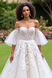 Corset à épaules dénudées Ivoire Une Robe De Mariée À Volants Lignes