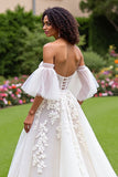 Corset à épaules dénudées Ivoire Une Robe De Mariée À Volants Lignes