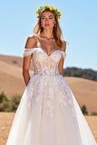 Corset à épaules dénudées Ivoire Une Robe De Mariée En Tulle Ligne.