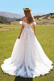 Robe de mariée corset ivoire appliqué à l’épaule dénudée