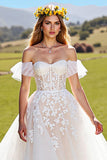Robe de mariée corset ivoire appliqué à l’épaule dénudée