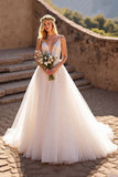 Une robe de mariée à col en V ivoire appliquée