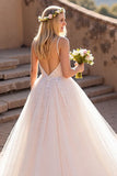 Une robe de mariée à col en V ivoire appliquée