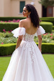 Robe de mariée à épaules dénudées ivoire une ligne appliquée