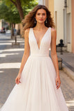 Robe de mariée plissée ivoire à col en V