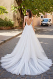 Robe de mariée longue en tulle ivoire à col en V