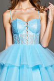 Robe courte de balle en tulle corset bleu ciel à plusieurs niveaux avec appliques