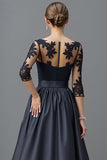 Robe mère de la mariée en satin bleu marine à la ligne