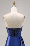 Robe de bal corset perlé en satin bleu marine avec ceinture