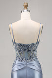 Robe de bal corset perlé bleu gris avec appliques