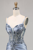 Robe de bal corset perlé bleu gris avec appliques