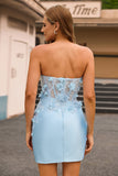 Short moulant moulant en satin bleu ciel avec paillettes
