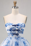 Une ligne sans bretelles à plusieurs niveaux corset blanc bleu fleur maison de bal avec lacets dans le dos