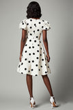 Robe à pois noirs blancs à pois avec manches bouffantes