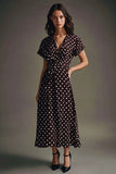 Robe à pois blancs en mousseline de soie à manches courtes