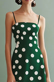 Une ligne Robe à bretelles spaghetti vert blanc à pois