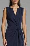 Robe de travail mi-longue moulante en satin froncé bleu marine