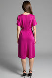 Robe de travail midi à manches longues en satin fuchsia à col en V