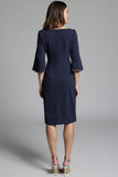 Robe de travail moulante mi-longue en satin bleu marine à manches