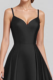Robe formelle longue noire à bretelles spaghetti trapèze froncée