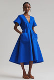 Robe de travail midi trapèze à col en V bleu roi avec poches