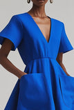 Robe de travail midi trapèze à col en V bleu roi avec poches
