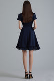 Robe courte de travail à volants bleu marine à revers crantés