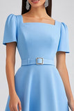 Robe de travail à col carré bleu ciel avec ceinture