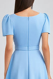 Robe de travail à col carré bleu ciel avec ceinture