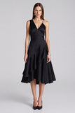Robe mi-longue noire à volants à col en V