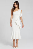 Robe mi-longue blanche ivoire à volants et une épaule