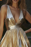 Robe de cocktail trapèze courte en or métallisé avec plis