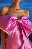 Robe de cocktail courte moulante fuchsia avec nœud