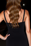 Robe de cocktail moulante noire jusqu’aux genoux