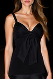 Robe de cocktail trapèze noire jusqu’aux genoux