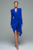 Robe de travail courte crayon à col en V bleu roi avec ceinture