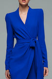 Robe de travail courte crayon à col en V bleu roi avec ceinture