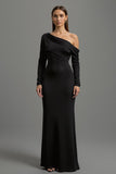 Robe formelle noire à manches longues à une épaule